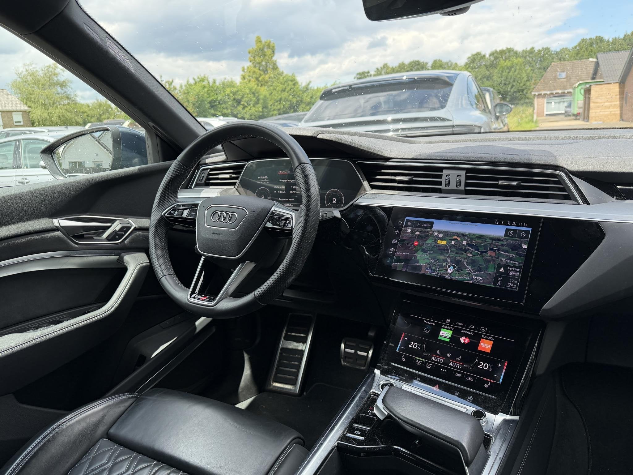 Audi Q8 Sportback e-tron 55 quattro S Edition Competition 11, Auto's, Automaat, 131 €/maand, Zwart, Blauw