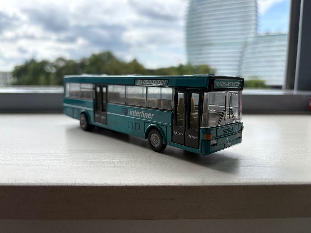 Connexxion Mercedes‑Benz O405 1:64 — nieuwstaat, zonder doos, Hobby en Vrije tijd, Ophalen of Verzenden, Zo goed als nieuw, Bus of Vrachtwagen