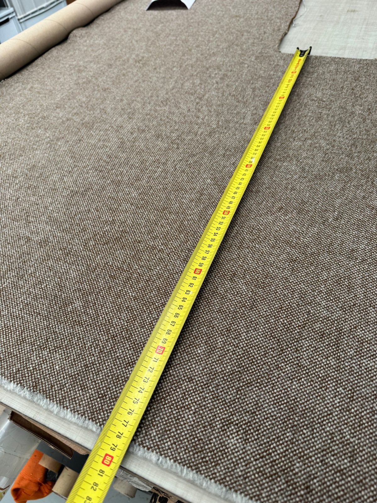 Kvadrat Hallingdal 65 stof coupon - 138 x 79 cm, Wol, Bruin, 120 cm of meer, Nieuw