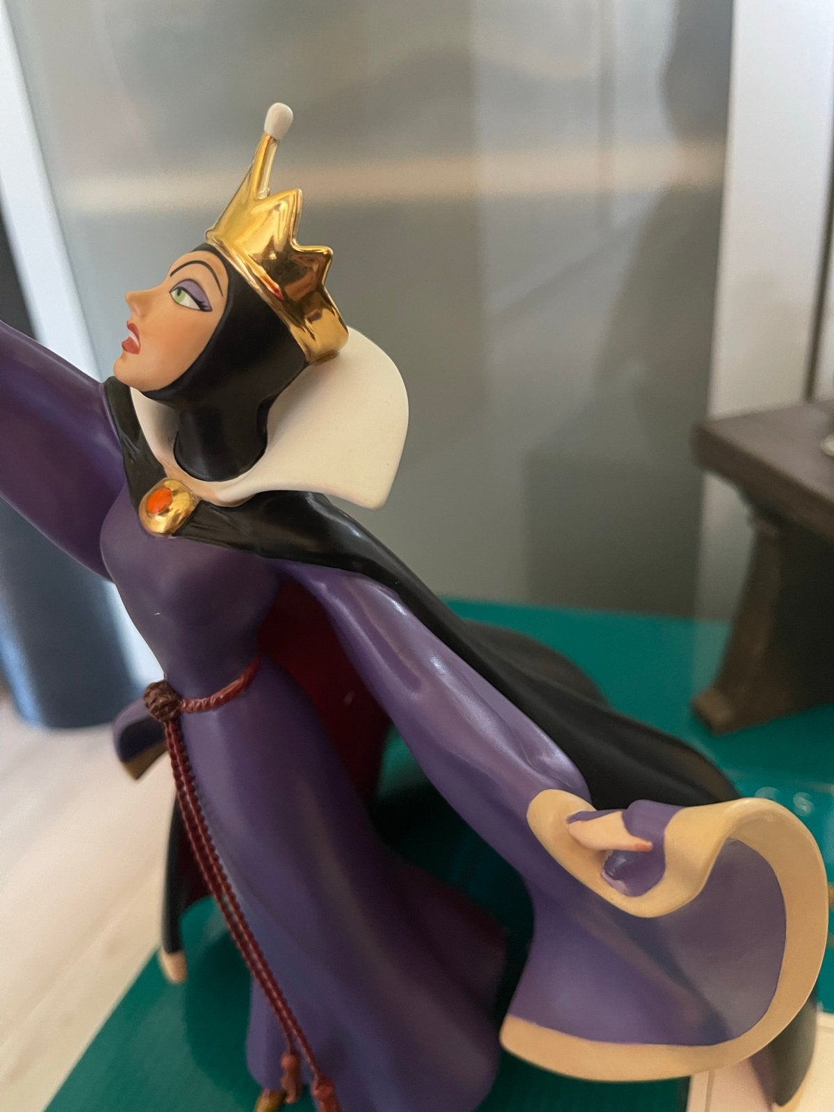 WDCC Evil Queen and Raven Disney, Verzamelen, Ophalen, Sneeuwwitje of Doornroosje, Zo goed als nieuw, Beeldje of Figuurtje