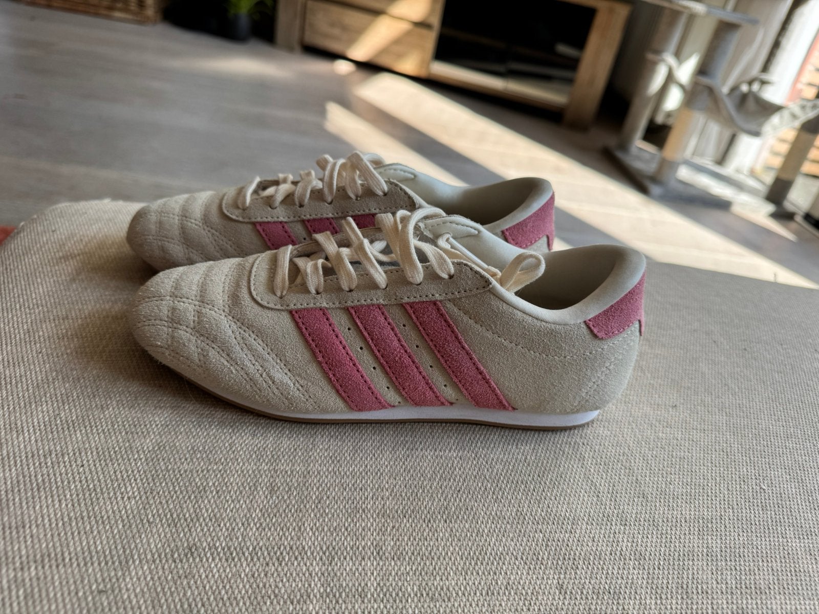 Adidas schoenen maat 37, Kleding | Dames, Schoenen, Ophalen of Verzenden, Zo goed als nieuw, Sneakers of Gympen