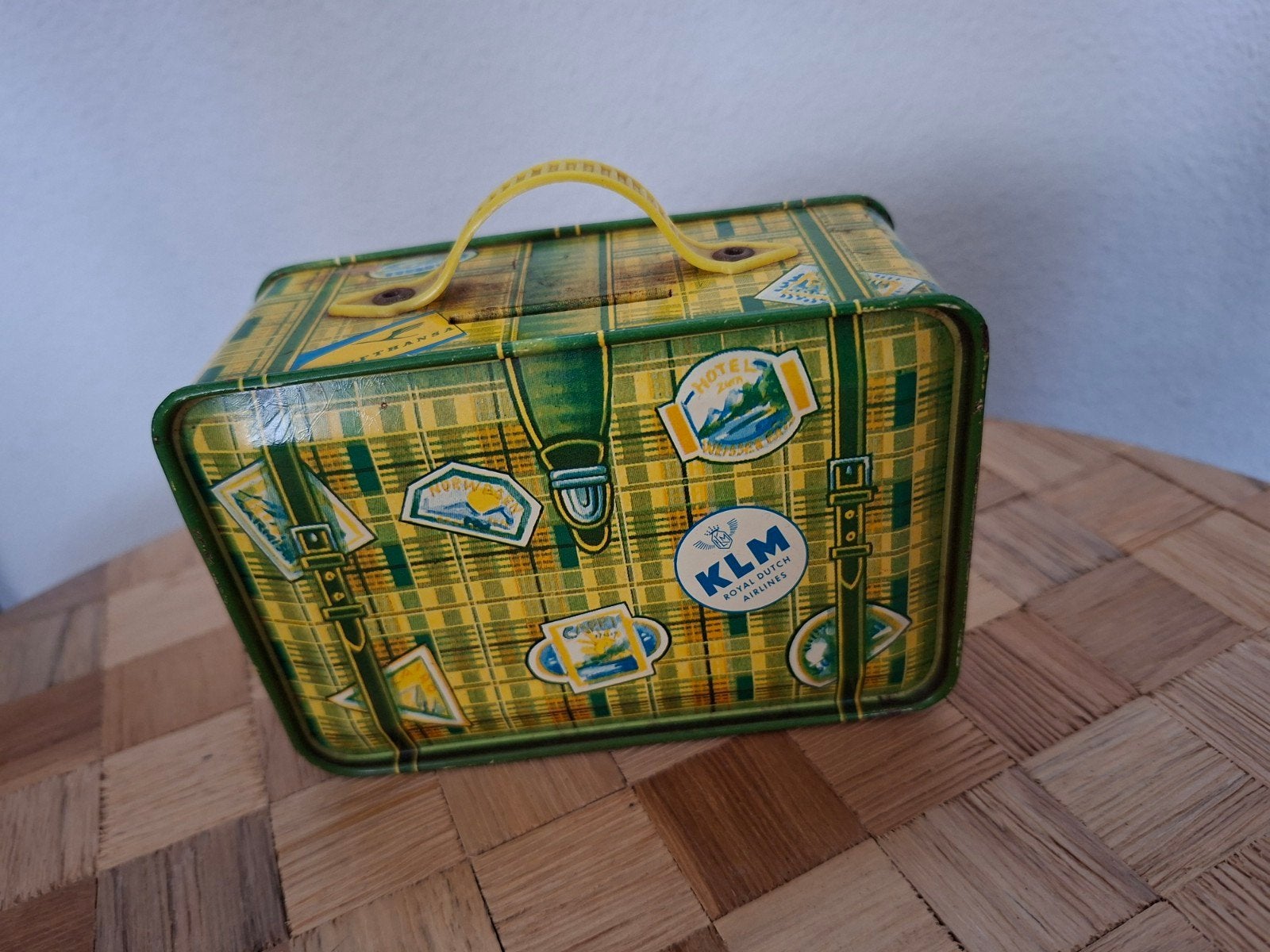 Vintage spaarpot koffer met luchtvaartmaatschappij stickers, Ophalen of Verzenden