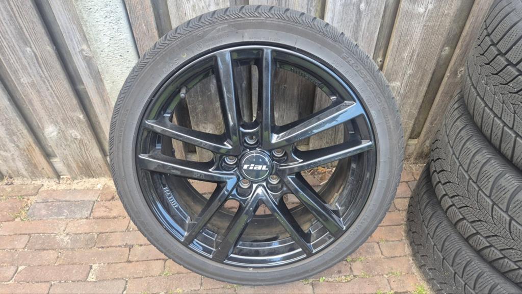 18 inch Rial zwarte velg met winterbanden, Auto-onderdelen, Banden en Velgen, 18 inch, Velg(en), 225 mm, Winterbanden