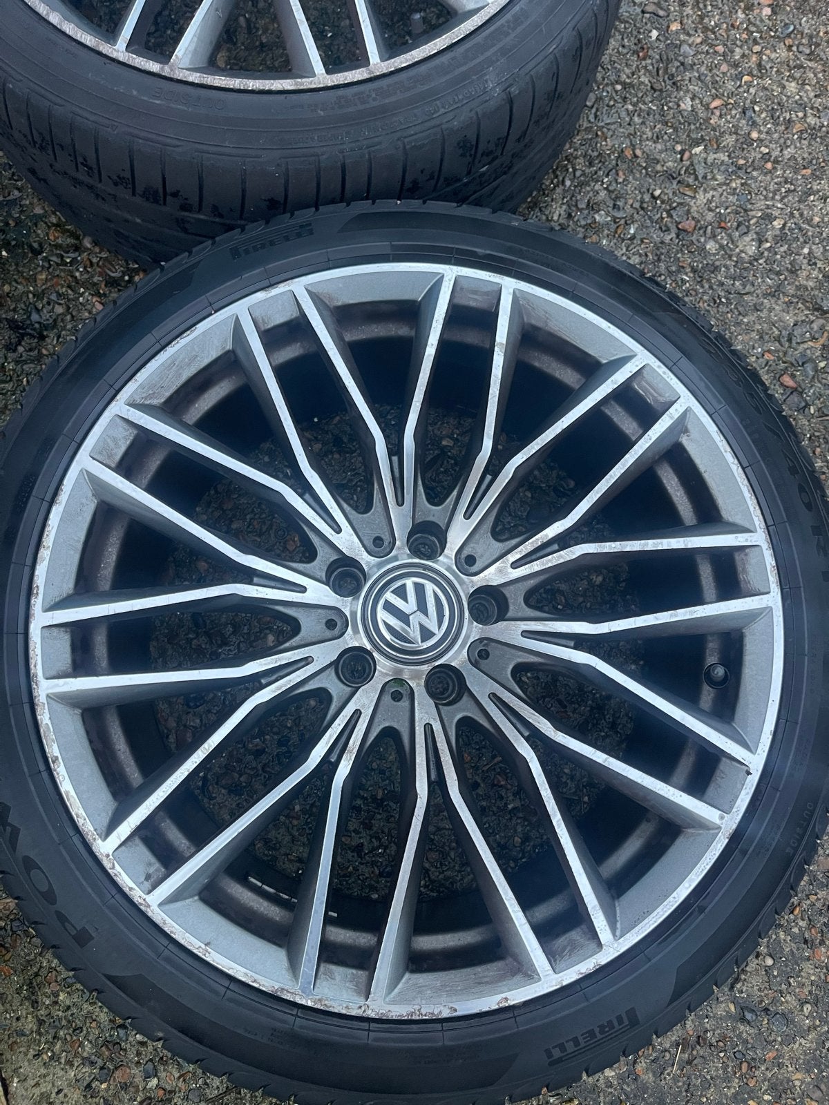 VW Passat  Velgen met Zomerbanden 235/40 R19, Auto-onderdelen, Banden en Velgen, 19 inch, Gebruikt, Banden en Velgen, Ophalen of Verzenden