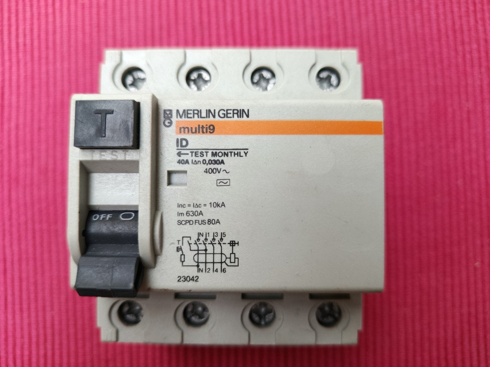 2 st. Merlin Gerin Multi9 ID 40A 0,030A aardlekschakelaar, Doe-het-zelf en Verbouw, Elektra en Kabels, Ophalen of Verzenden