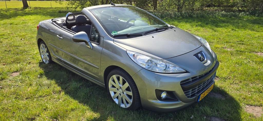 Peugeot 207 Cabriolet Automaat met Apple & Android, Zwart, 4 cilinders, 4 stoelen, 75 €/maand