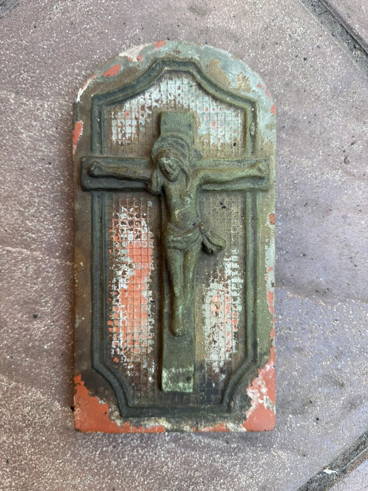 Belgisch muurkruisbeeld uit de jaren 1930 mortuarium, Ophalen
