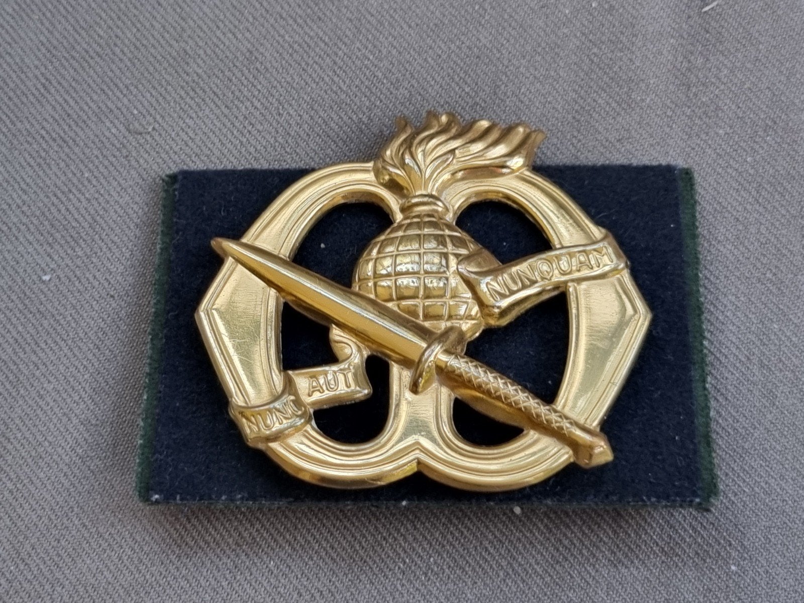 Baretembleem korps commandotroepen (natosluiting), Verzamelen, Militaria | Algemeen, Ophalen of Verzenden, Landmacht, Nederland