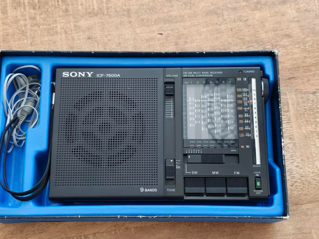 Sony ICF-7600A 9-bands Wereldontvanger in originele doos, Audio, Tv en Foto, Radio's, Ophalen of Verzenden, Zo goed als nieuw