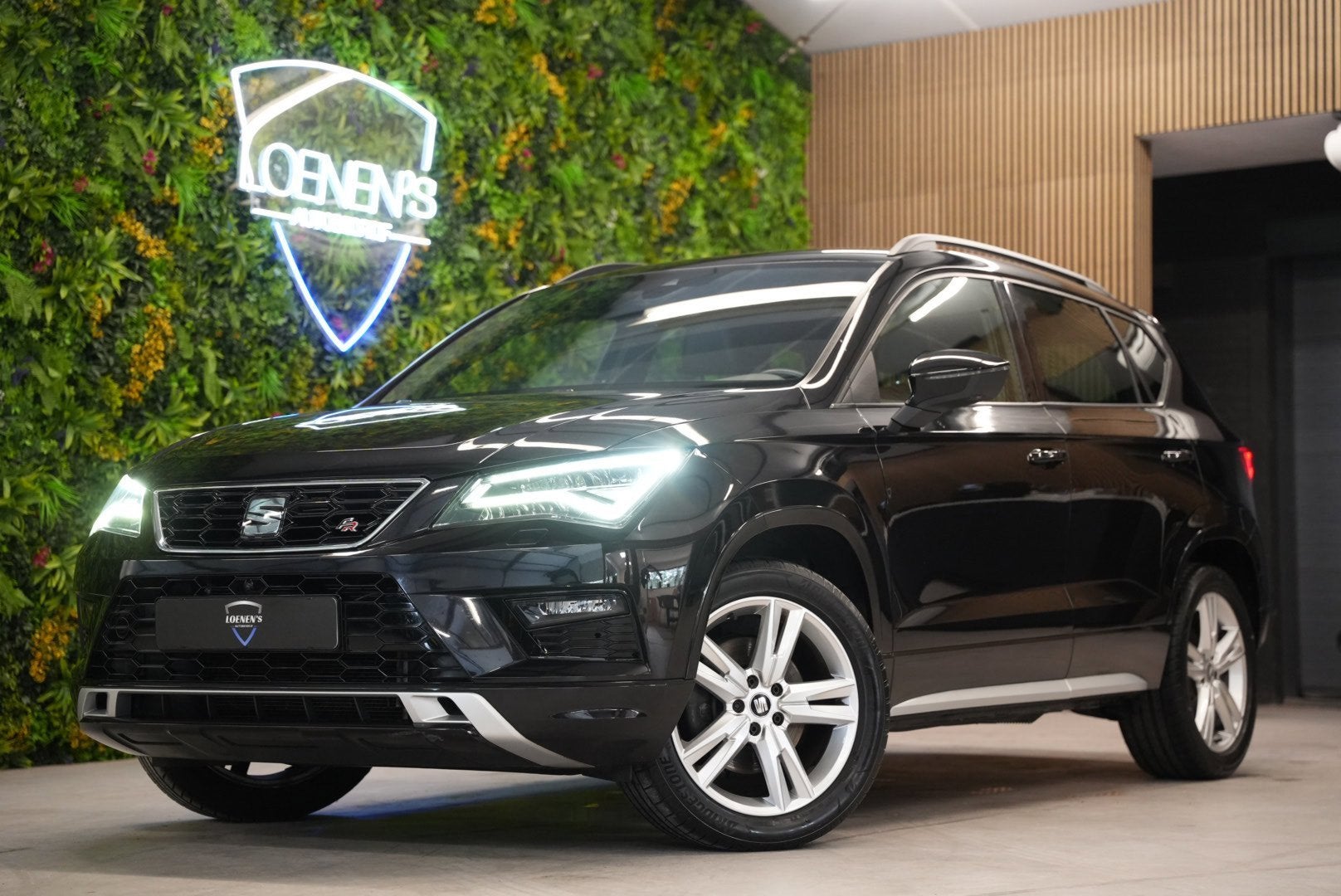 SEAT Ateca 2.0 EcoTSI FR 4DRIVE / Trekhaak / Camera / Cruise, Auto's, Automaat, Dealer onderhouden, Gebruikt, Zwart