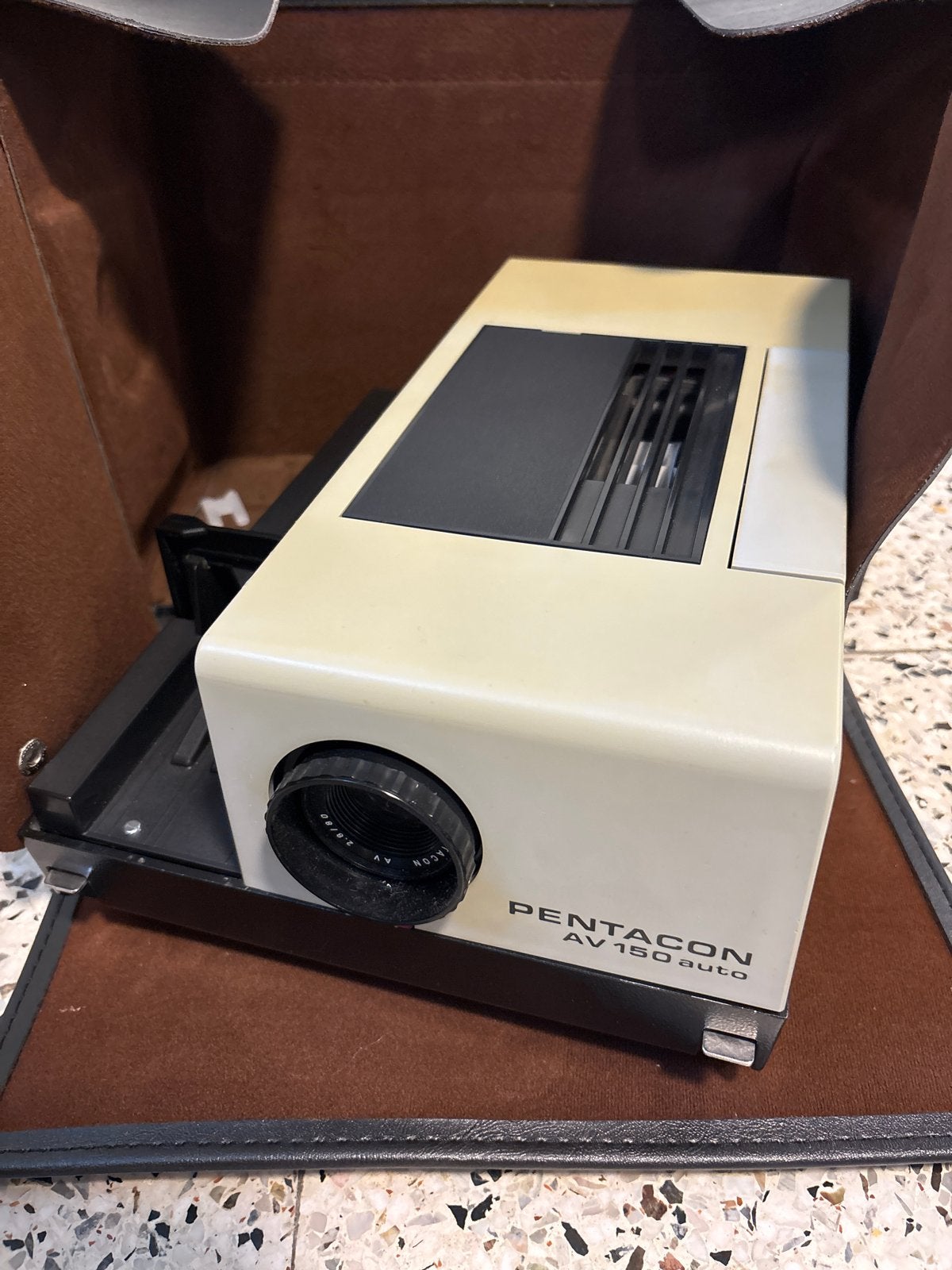 Pentacon AV 150 Auto Dia Projector met afstandsbediening, Ophalen of Verzenden, Gebruikt