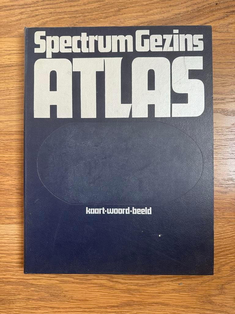 Spectrum Gezinsatlas - Kaart, Woord, Beeld, Gelezen, Overige atlassen, Ophalen of Verzenden, 1800 tot 2000