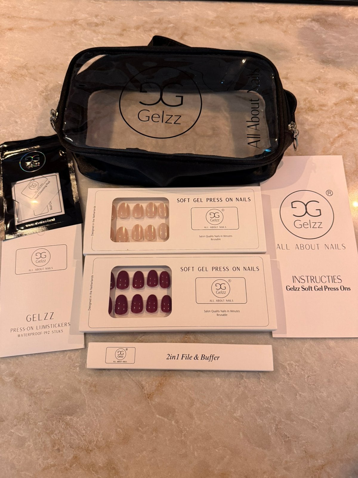 Press on nagels - Gelzz, Ophalen, Zo goed als nieuw, Rood, Handen en Nagels