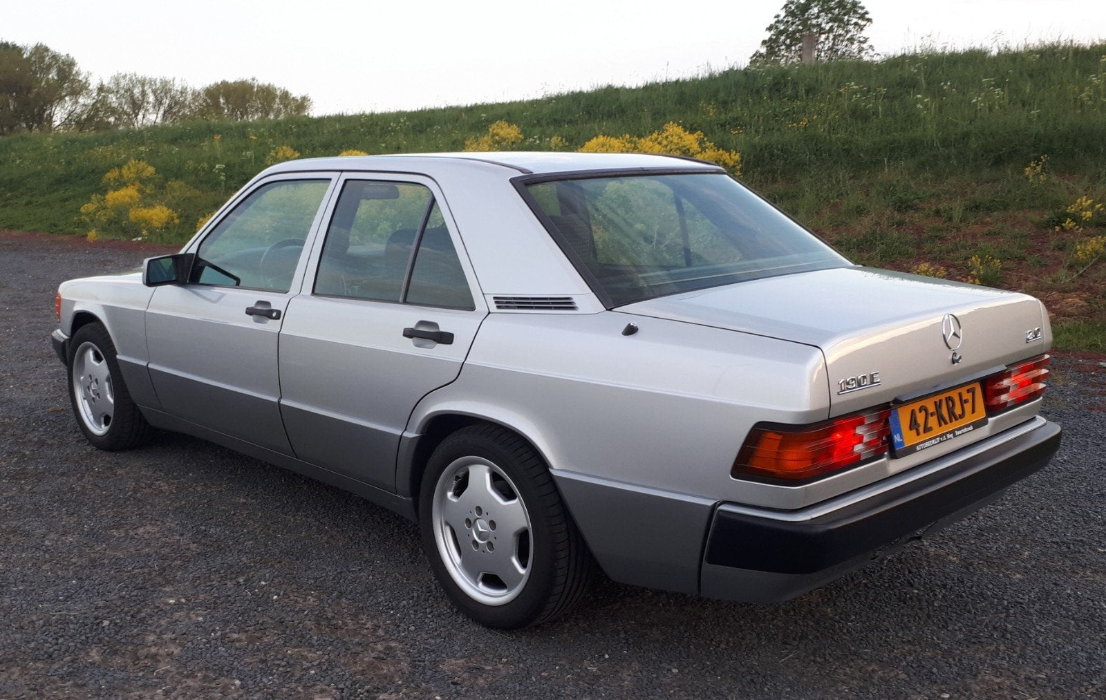 Mercedes-Benz 190-Serie 2.0 E K6 1991 Grijs, Auto's, Verwarmde buitenspiegels, 4 cilinders, 49 €/maand, Handgeschakeld