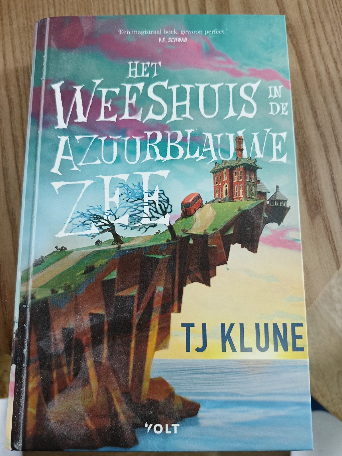 Het Weeshuis in de Azuurblauwe Zee - TJ Klune, Boeken, Ophalen of Verzenden, Zo goed als nieuw, TJ Klune, Europa overig