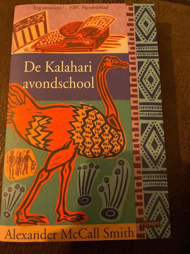 Alexander McCall Smith De Kalahari avondschool, Ophalen of Verzenden, Zo goed als nieuw, Alexander McCall Smith