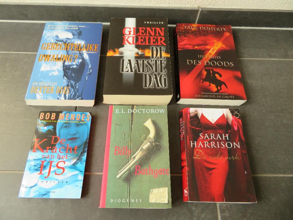 Thrillers en misdaadromans, Ophalen of Verzenden, Gelezen
