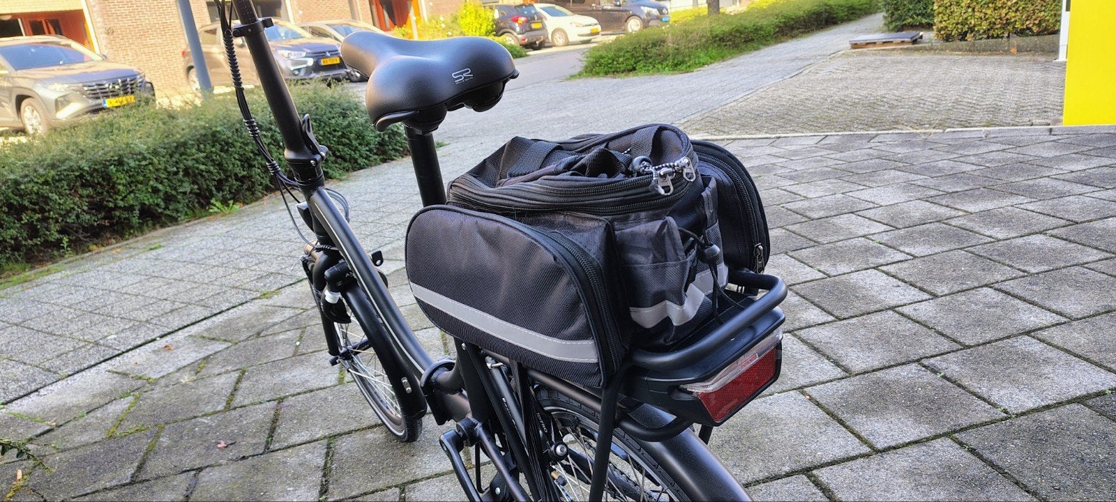 Foto 3 van prachtige zwarte electrische vouwfiets merk Qivelo Vogue