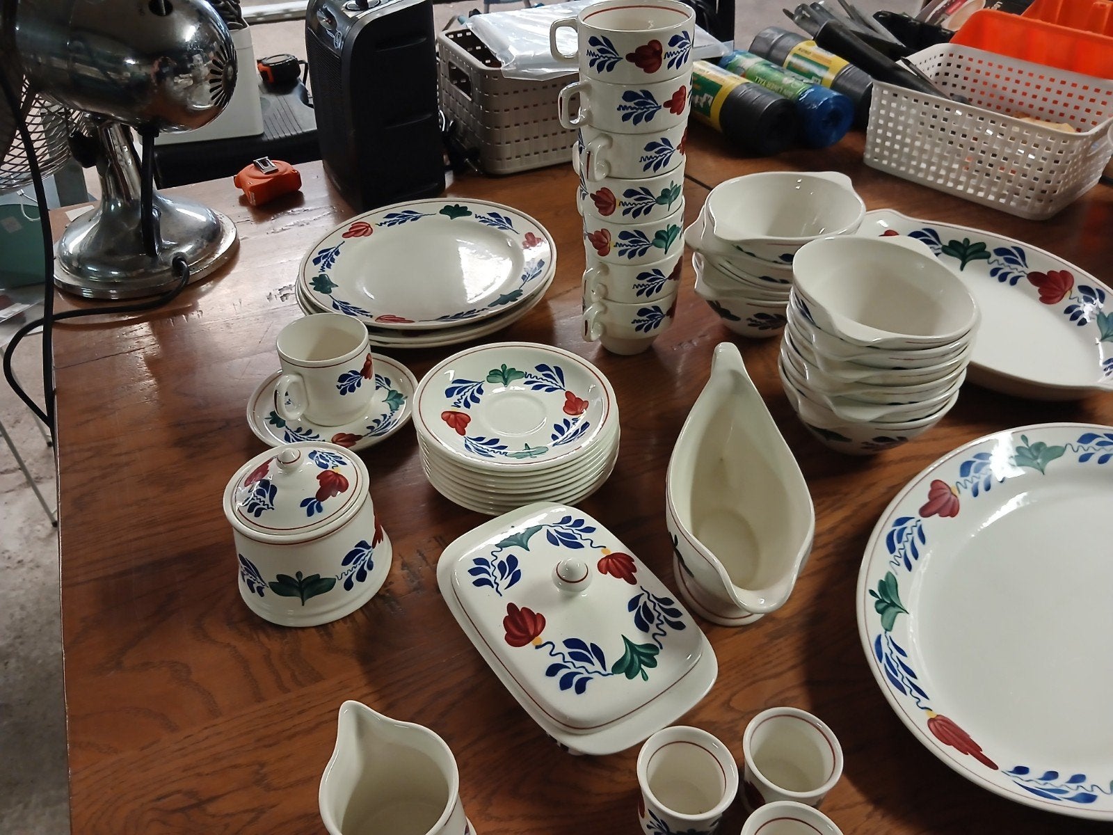 Boch Freres Boerenbont Servies - Compleet en Handgeschilderd, Ophalen, Zo goed als nieuw, Aardewerk, Boerenbont