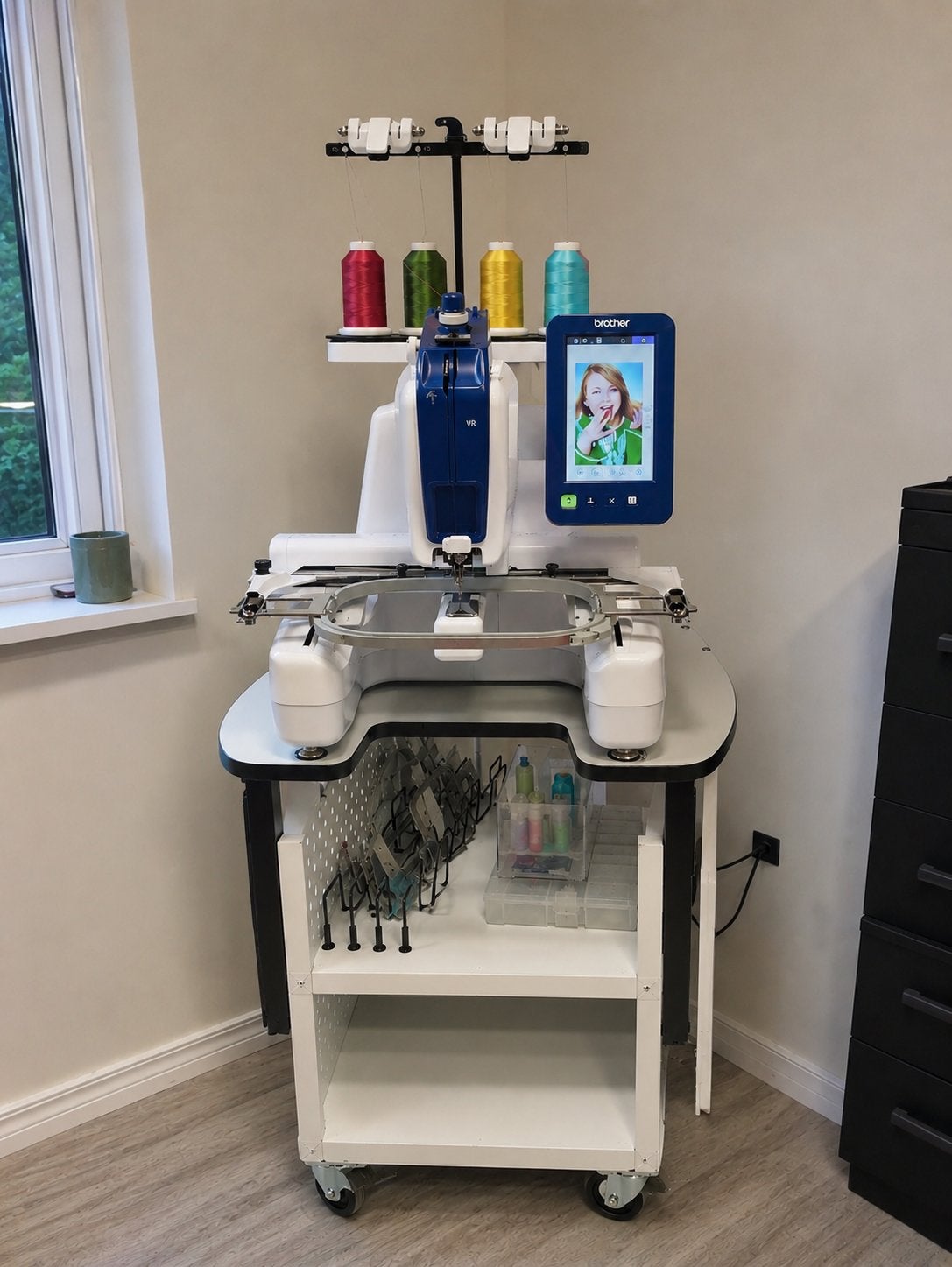Brother VR borduurmachine met tafel en accesoires, Hobby en Vrije tijd, Borduren en Borduurmachines, Ophalen, Zo goed als nieuw