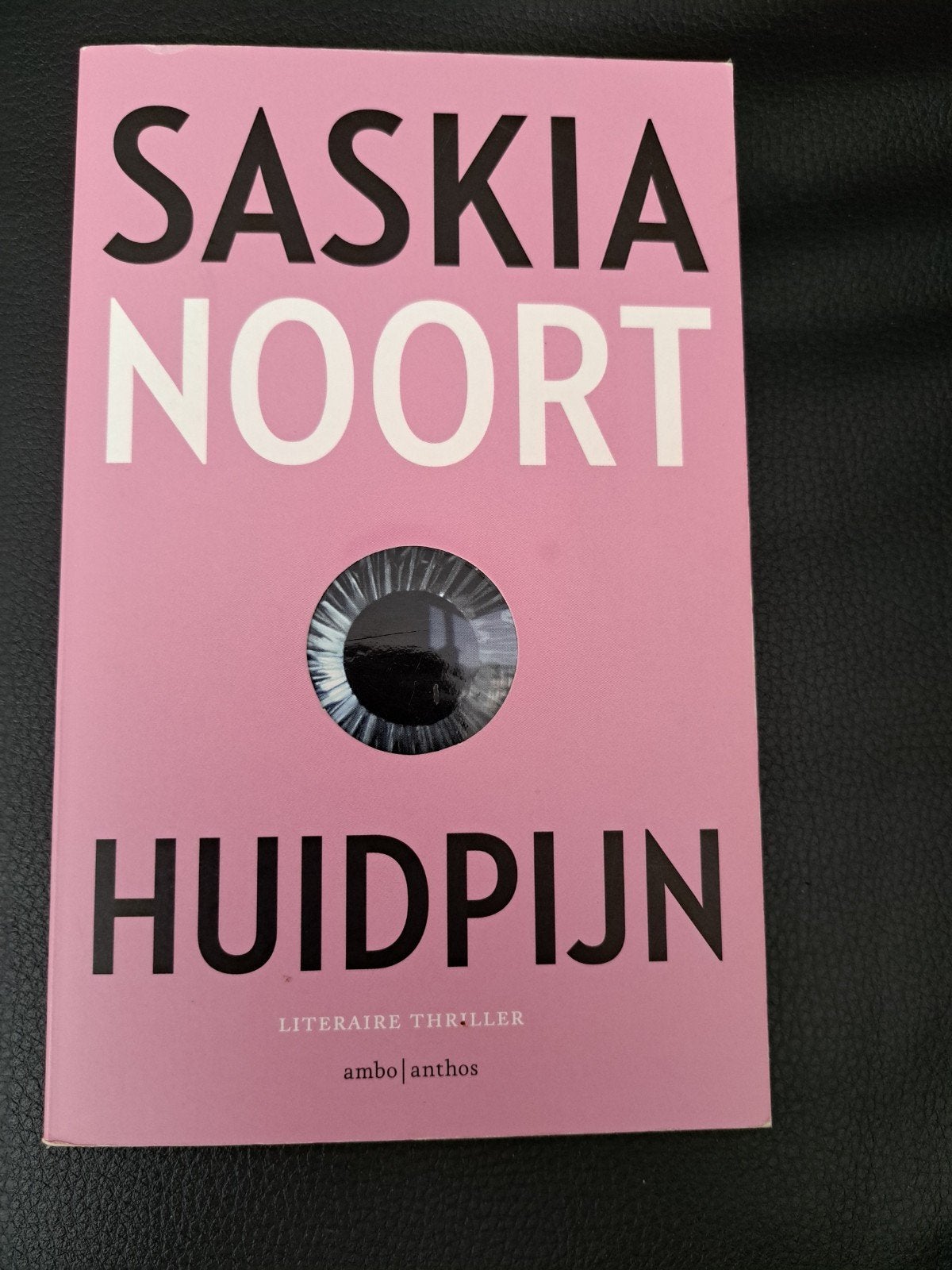 Saskia Noort - Huidpijn, Boeken, Thrillers, Zo goed als nieuw, Nederland, Ophalen of Verzenden