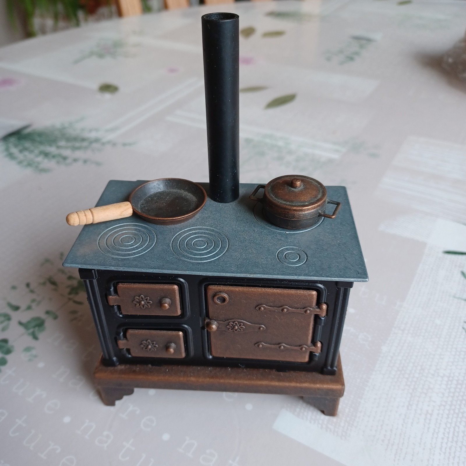 Miniatuur kachel - oven., Ophalen of Verzenden, Zo goed als nieuw, Poppenhuis