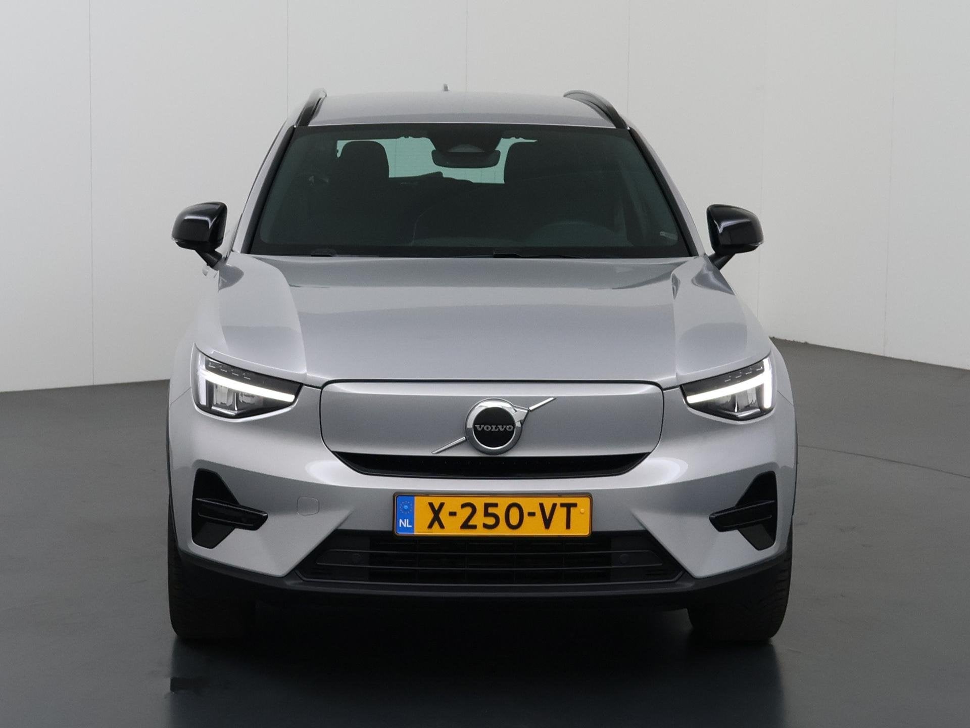 Volvo XC40 Single Motor Essential 69 kWh | SOH 96% | LED | S, Auto's, Automaat, Gebruikt, Origineel Nederlands, 420 min