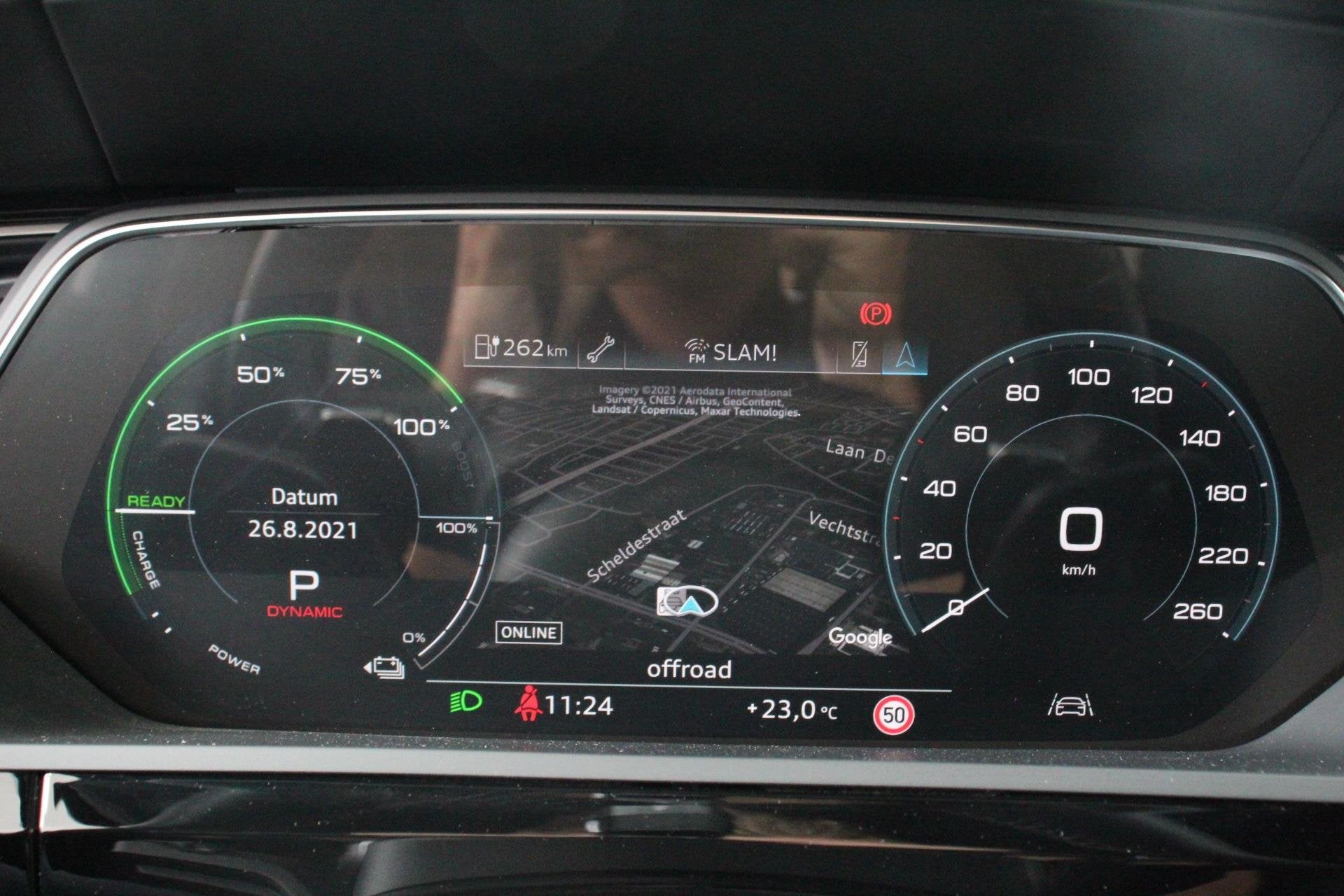 Audi e-tron e-tron 55 quattro advanced Pro Line Plus 408pk!, Auto's, Automaat, 131 €/maand, Stof, Zwart