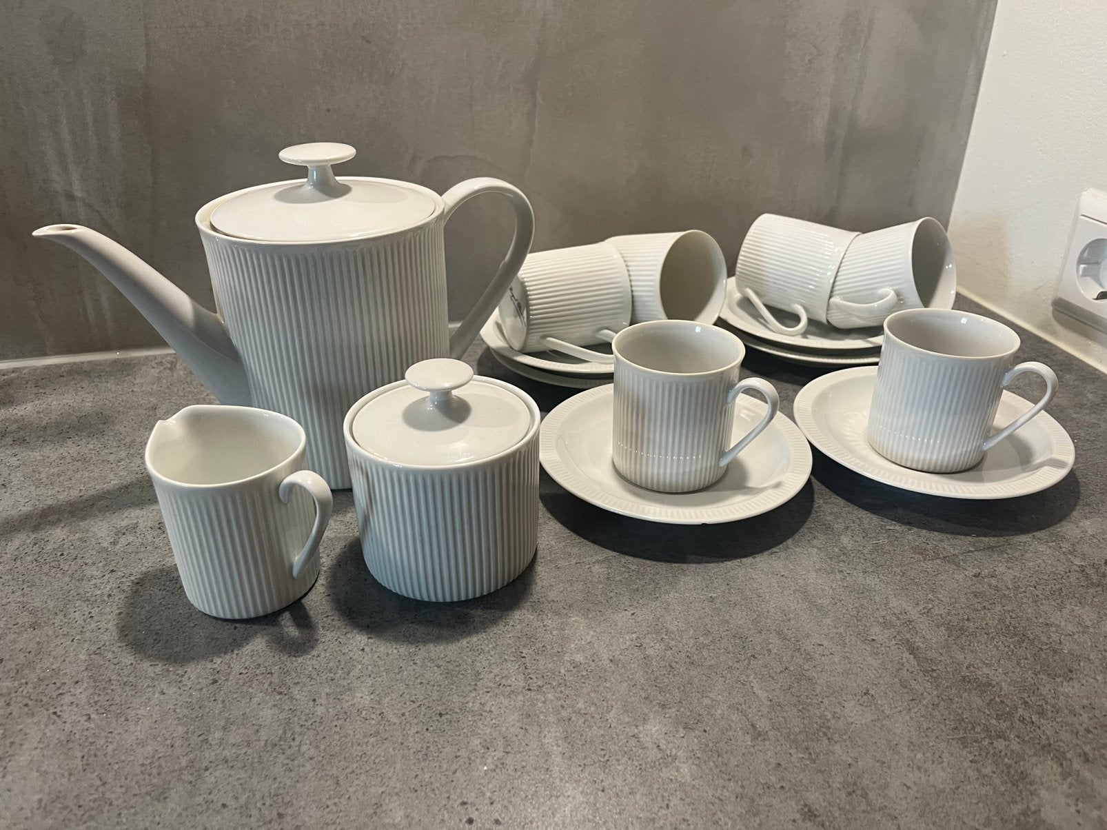Wit porceleinen koffie/theeservies van Arzberg, Ophalen, Gebruikt