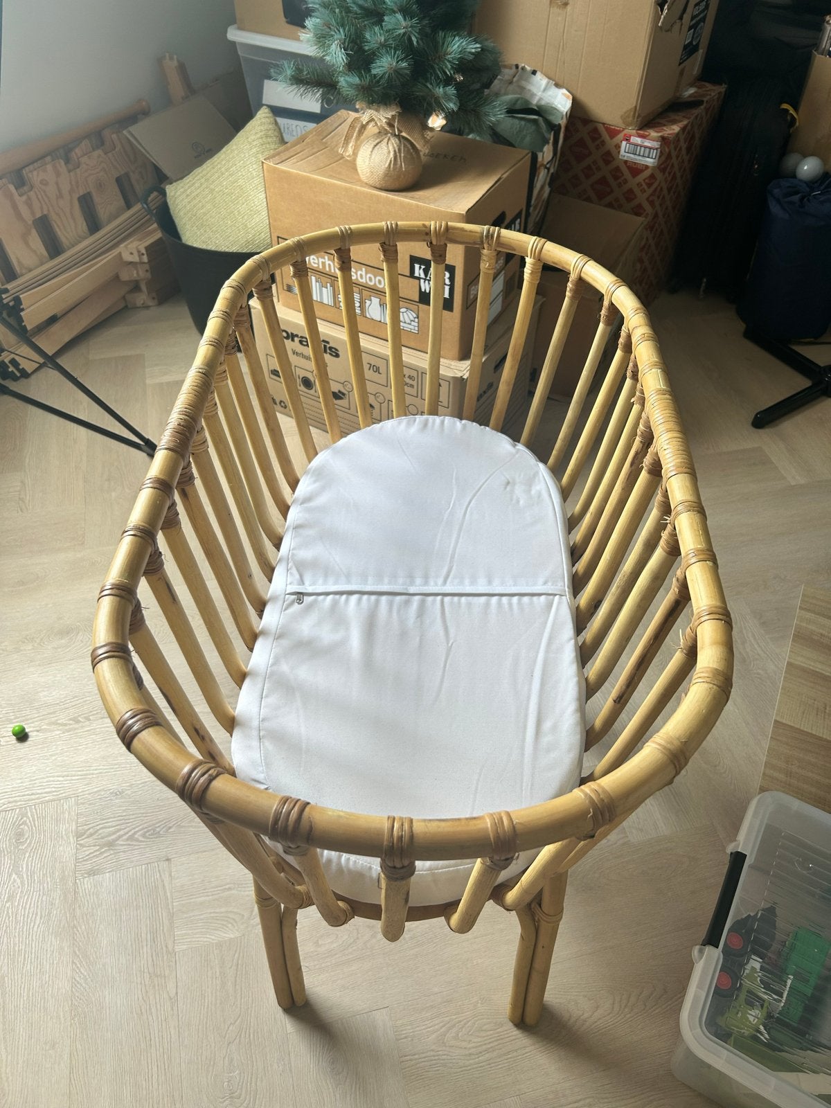 Rotan wiegje in zo goed als nieuwe staat, Ophalen, Zo goed als nieuw, Wieg