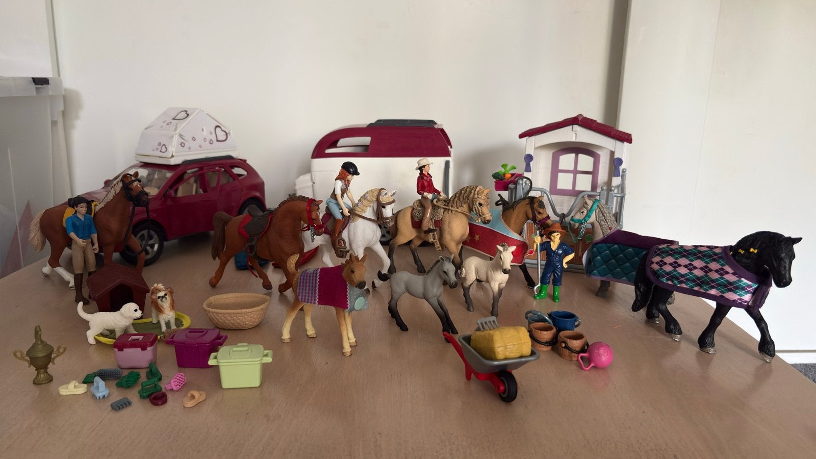 Grote Schleich paardenset met auto, trailer en accessoires, Ophalen of Verzenden, Zo goed als nieuw
