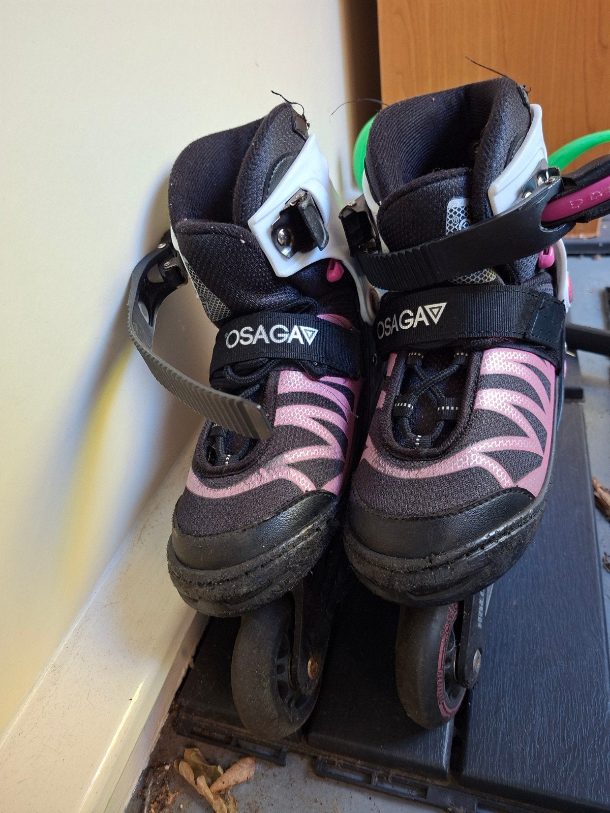Osaga inline skates - verstelbaar - zwart/roze- 34/36, Sport en Fitness, Overige merken, Kinderen, Ophalen of Verzenden, Inline skates 4 wielen