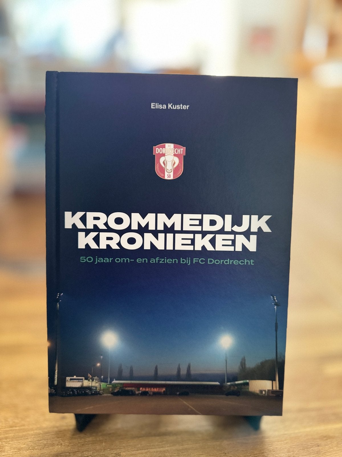 Krommedijk Kronieken: 50 jaar FC Dordrecht, Ophalen of Verzenden, Zo goed als nieuw, Balsport