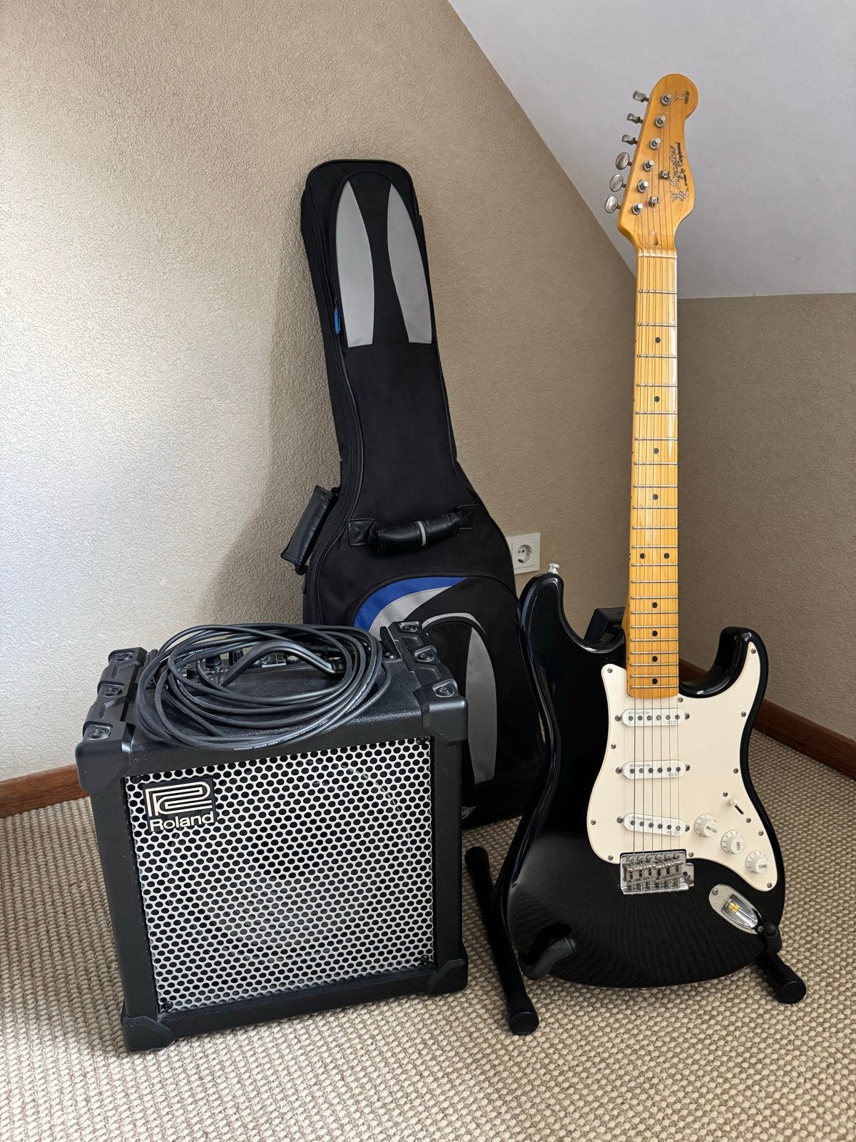 Fender Squier Stratocaster met Roland versterker, Muziek en Instrumenten, Ophalen, Fender, Met versterker, Zo goed als nieuw