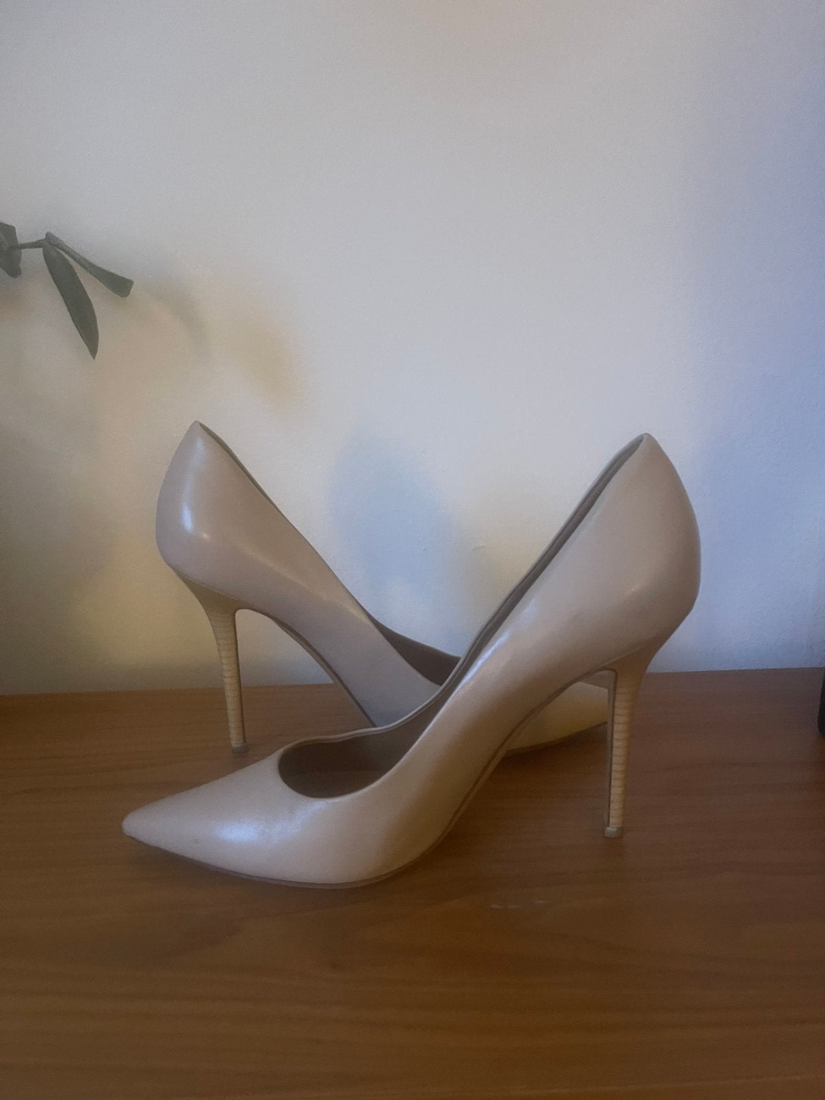 Salvatore ferragamo pumps, Ophalen of Verzenden, Zo goed als nieuw, Beige