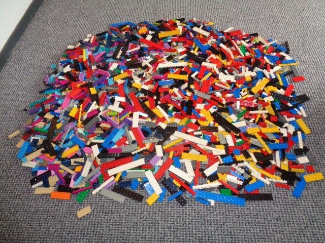 Partij S379=2,2 Kilo Lego plaatjes