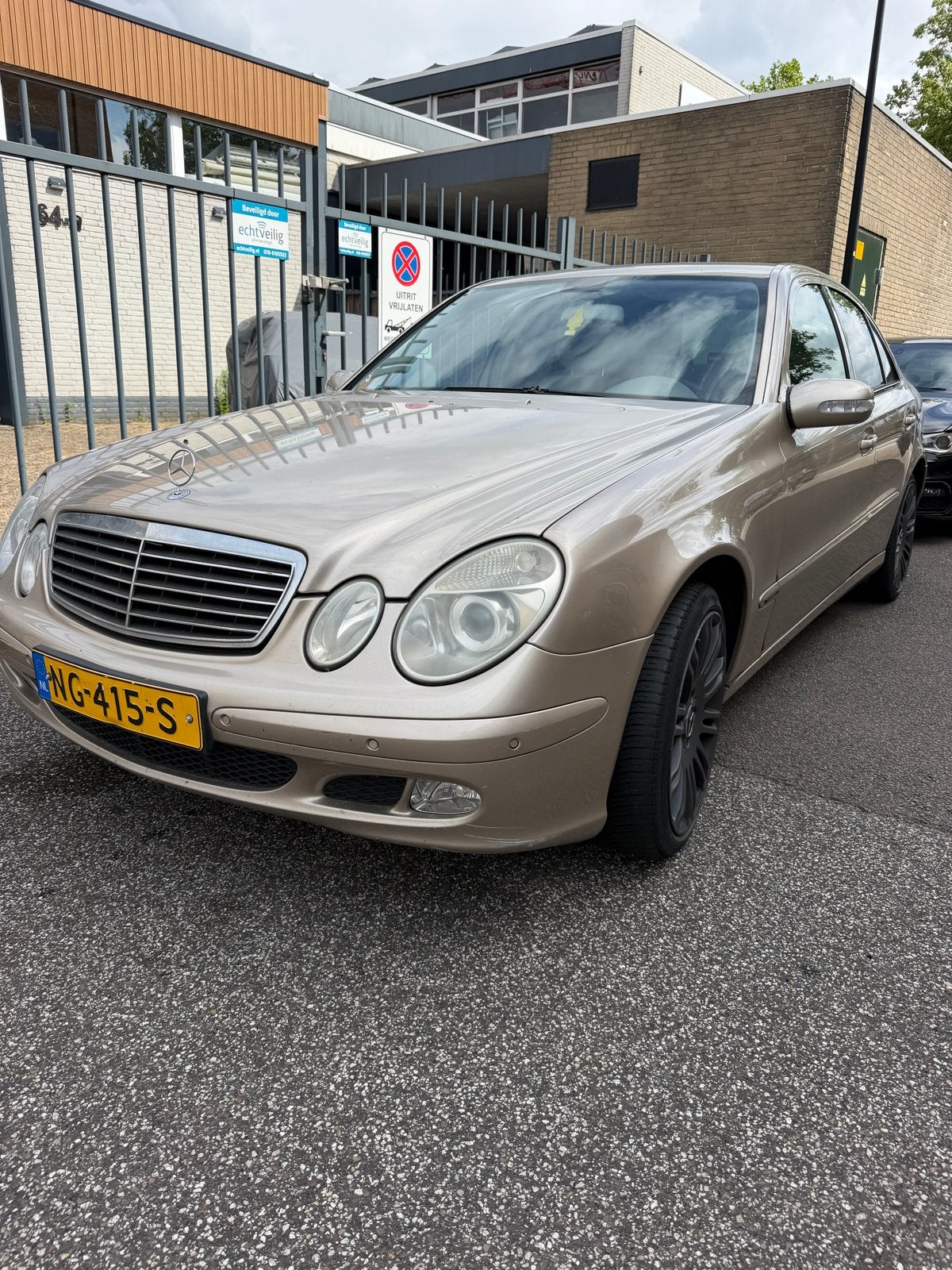 Mercedes-Benz w211 e200k, Auto's, Mercedes-Benz, 1505 kg, 1796 cc, 163 pk, Geel