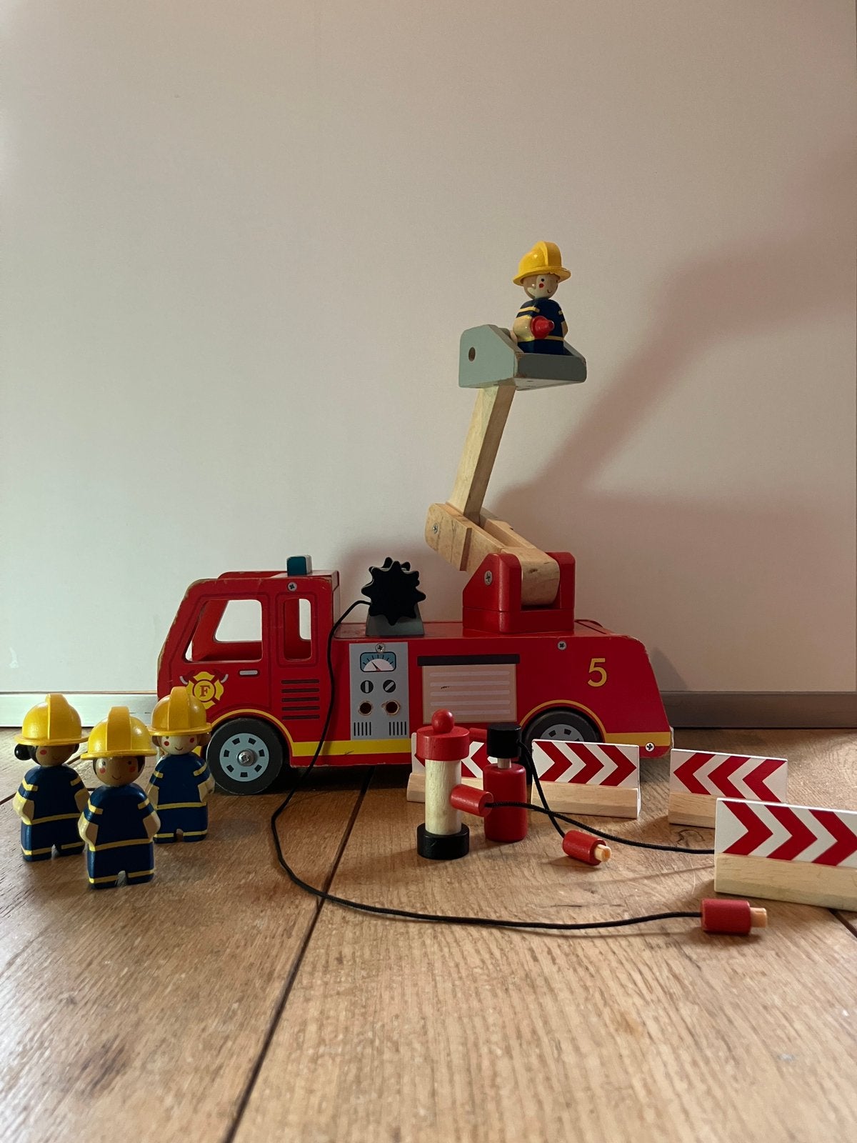 Houten brandweerwagen tender leaf toys, Ophalen, Gebruikt