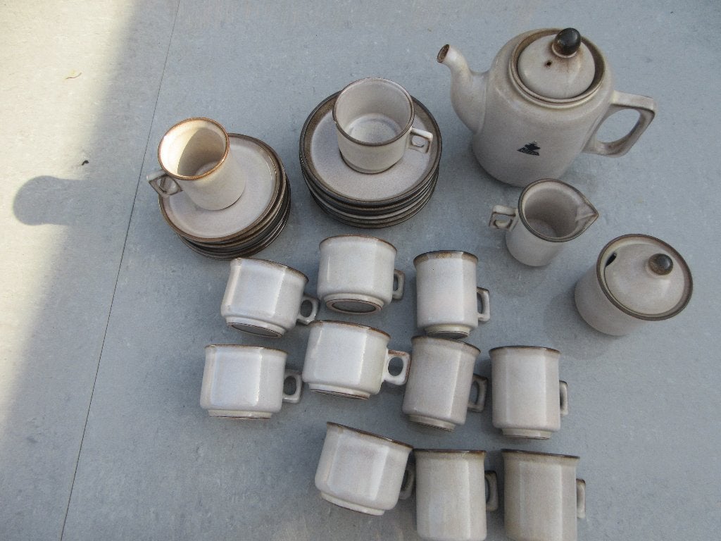 koffie/thee servies Potterie de Driehoek, Huizen, Ophalen of Verzenden, Zo goed als nieuw, Overige stijlen, Kop(pen) en/of Schotel(s)