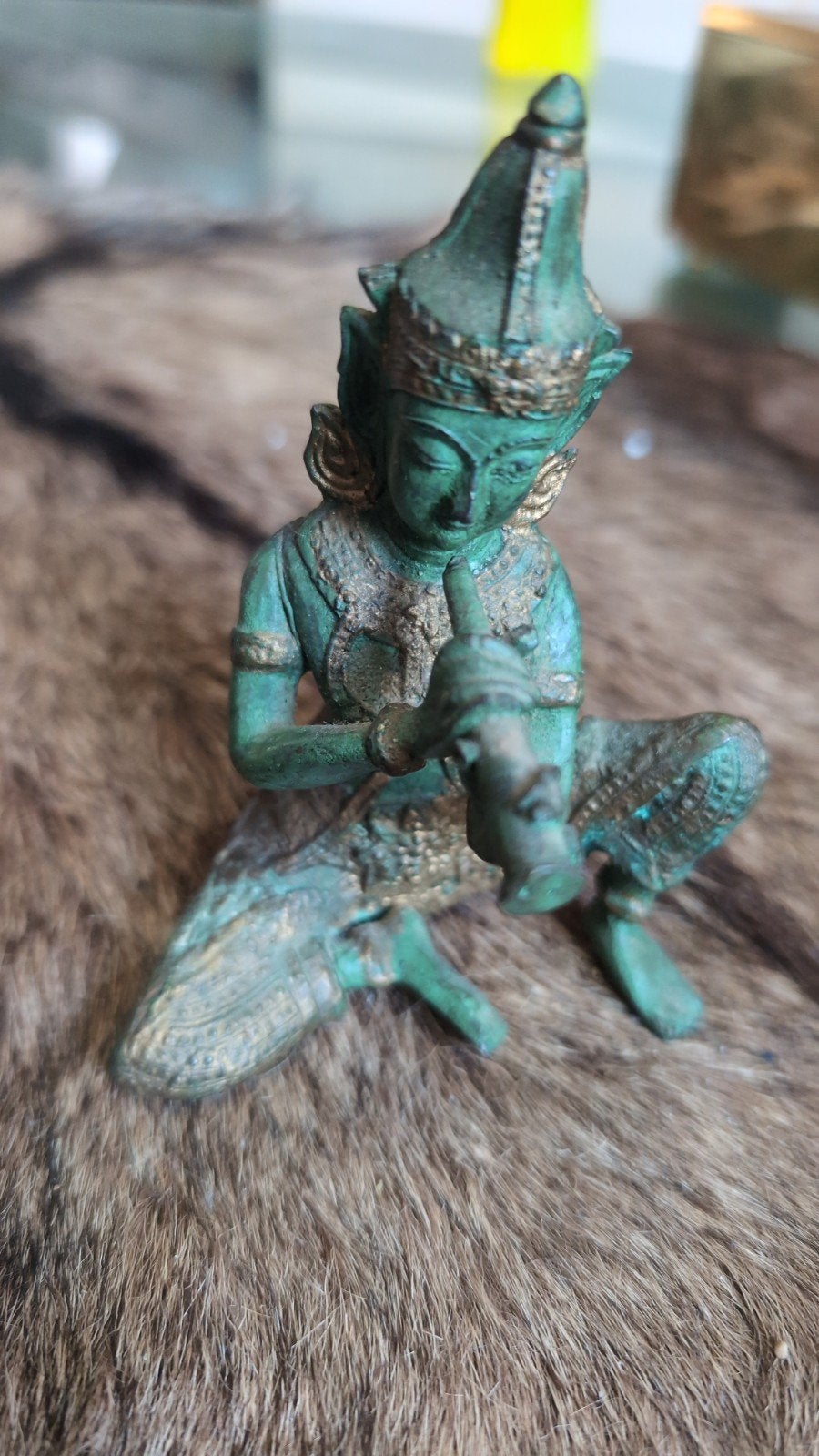 Oud Aziatisch bronzen beeld van muzikant, Ophalen of Verzenden, Groen, Versierd, Overige herkomsten