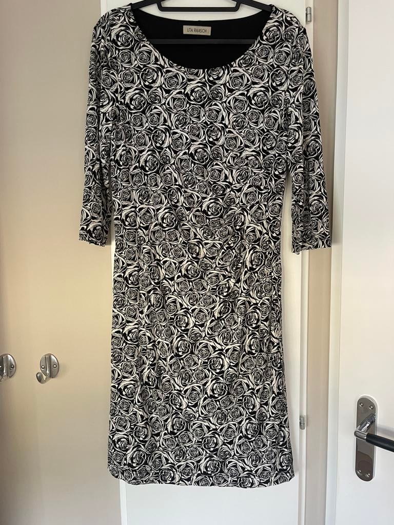 Uta Raasch travelstof stretch jurk met rozen print maat M, Maat 38/40 (M), Zwart, Ophalen of Verzenden, Zo goed als nieuw