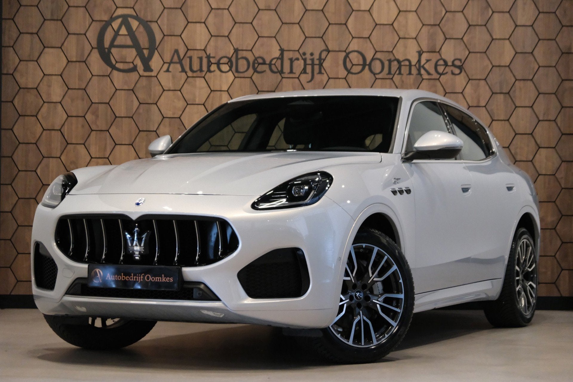 Maserati Grecale 2.0 MHEV GT |12.313km UNIEK| Alcantara Dakh, Auto's, Automaat, Zwart, 4 cilinders, Bedrijf