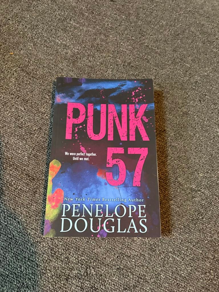 Punk 57 - Penelope Douglas (Dark Romance, Engels), Ophalen of Verzenden, Zo goed als nieuw, Amerika