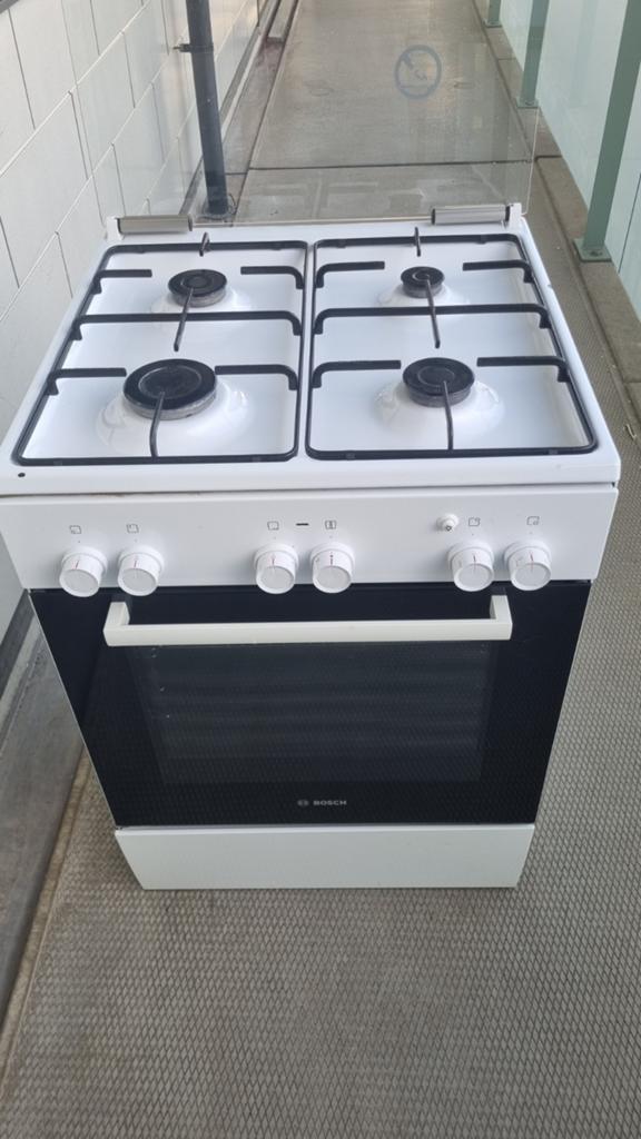 Bosch gasfornuis met elektrisch oven, Witgoed en Apparatuur, Fornuizen, Ophalen, 4 kookzones, Zo goed als nieuw, Vrijstaand