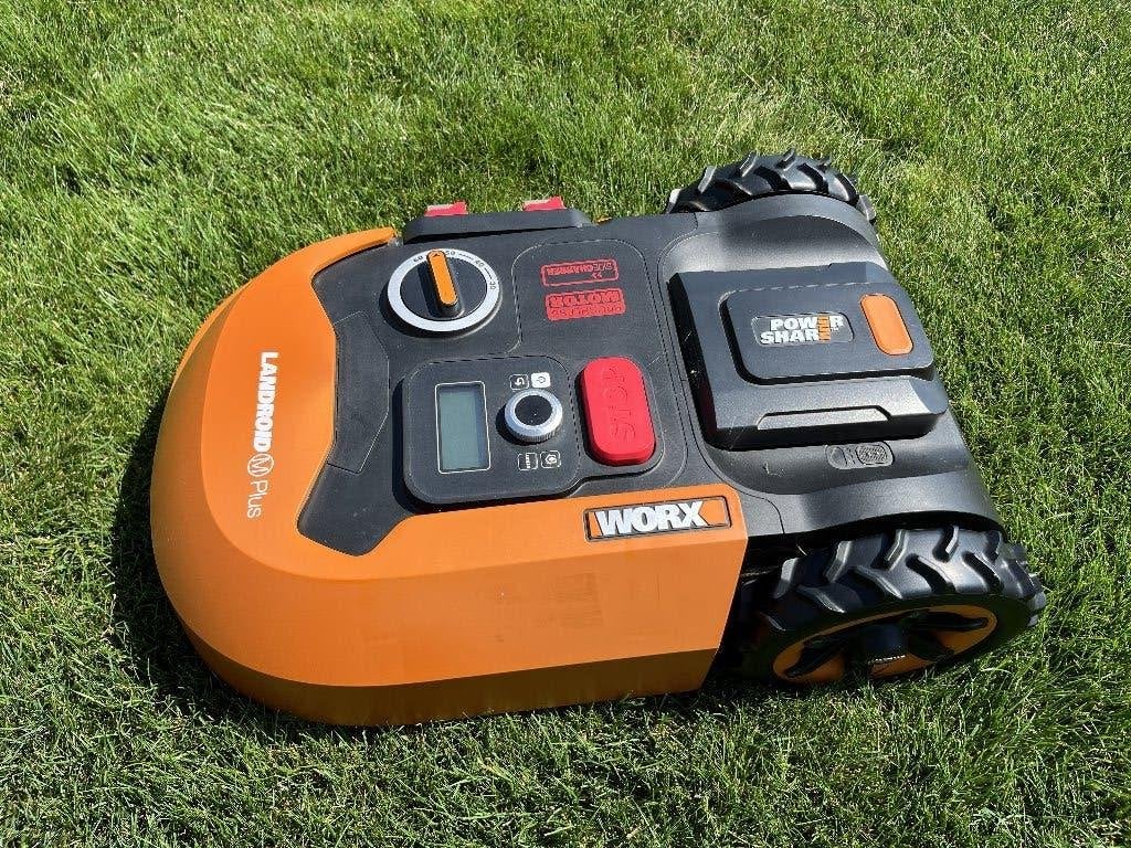 Worx Landroid M500 Plus Robotmaaier + garage, Ophalen, Gebruikt, Bestuurbaar via app, Minder dan 20 cm