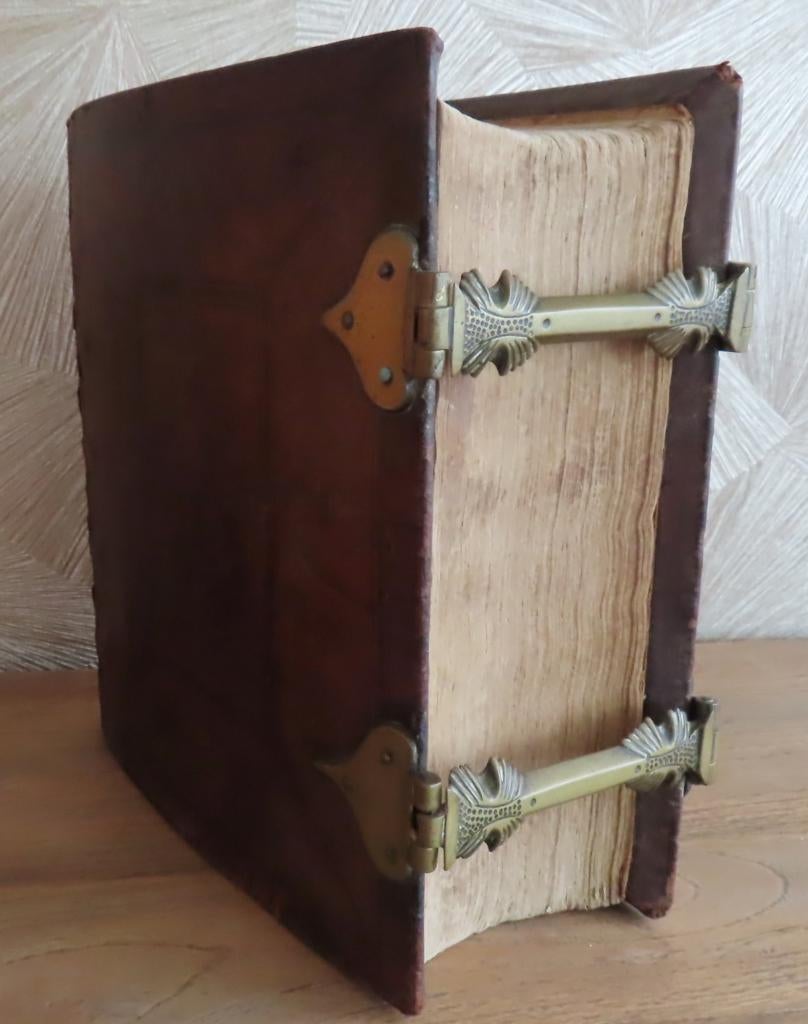 Uit inboedel: Antieke statenbijbel 1745 Amsterdam, H.Burger, Antiek en Kunst, Verzenden