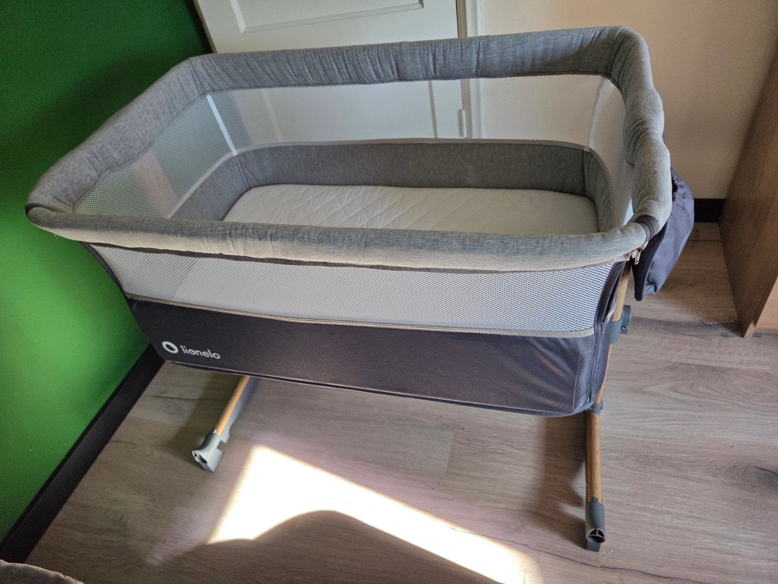 Lionelo Leonie Co-sleeper/Wieg met gaatje in opbergzak, Kinderen en Baby's, Babywiegjes en Ledikanten, Ophalen