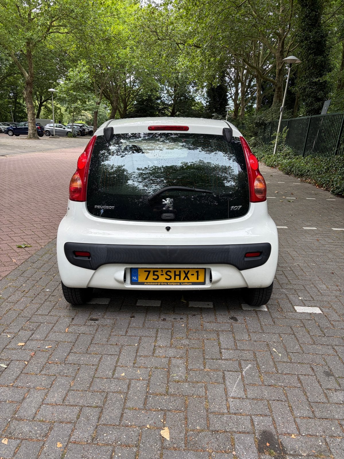 Peugeot 107 1.0 12V 5DR 2011 Wit, Auto's, Voorwielaandrijving, 4 stoelen, Origineel Nederlands, Handgeschakeld