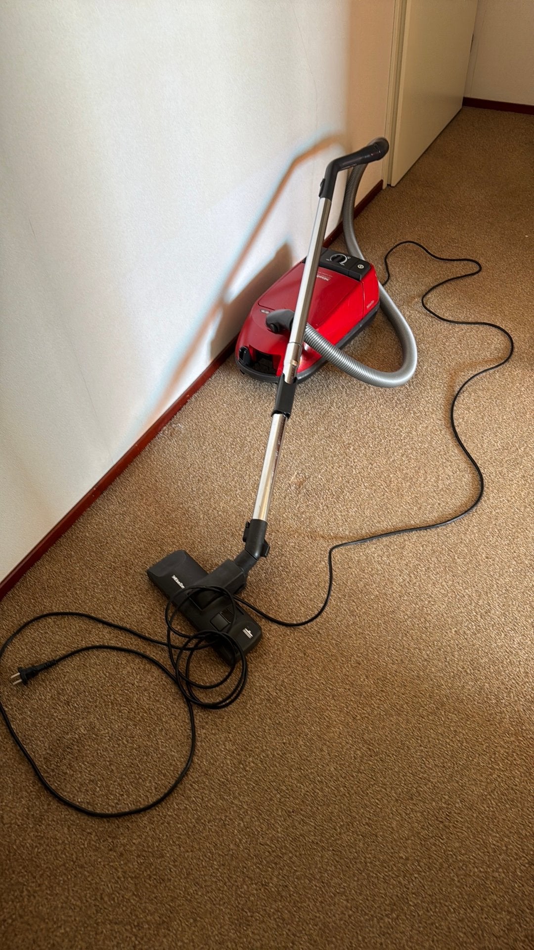 Stofzuiger Miele 1400 watt, Ophalen, Zo goed als nieuw, 1200 tot 1600 watt