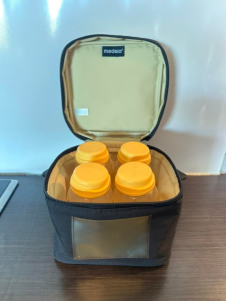 Medela koeltas met 4 kolfflesjes, Ophalen of Verzenden, Zo goed als nieuw, Overige typen